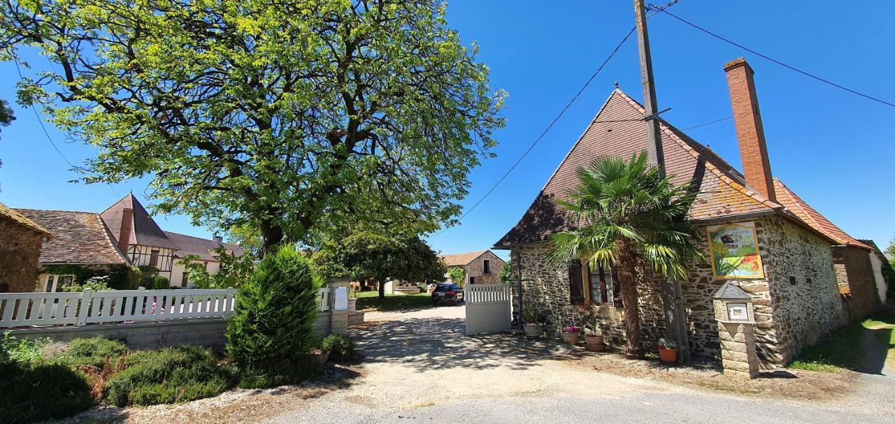 La Ferme de Laupilière Bed and Breakfast Sarrazac  Esterno foto